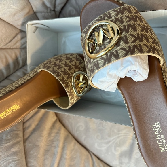 Michael Kors Platform Sandal - Picture 1 of 8
